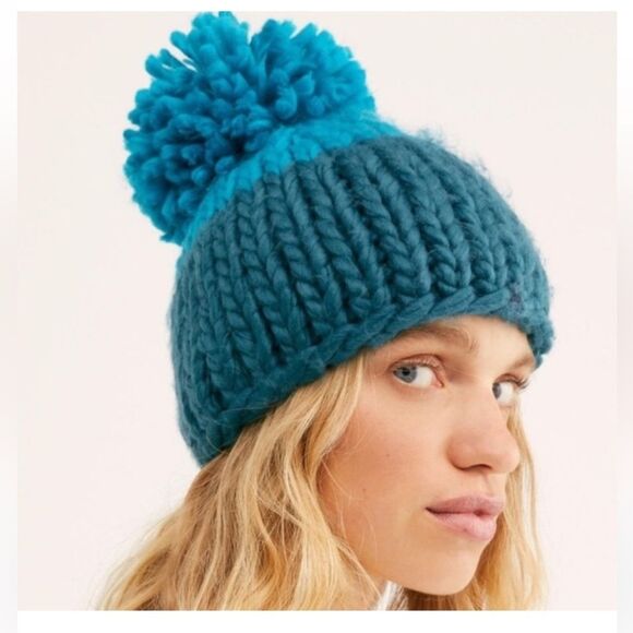 Free People Cozy Up Color Block Chunky Knit Pom Beanie Turquoise Blue - Picture 1 of 6
